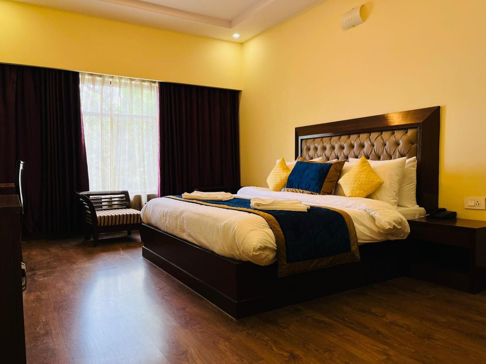 The Ashoka Inn 300Mts Walkable From Mall Road 西姆拉 外观 照片