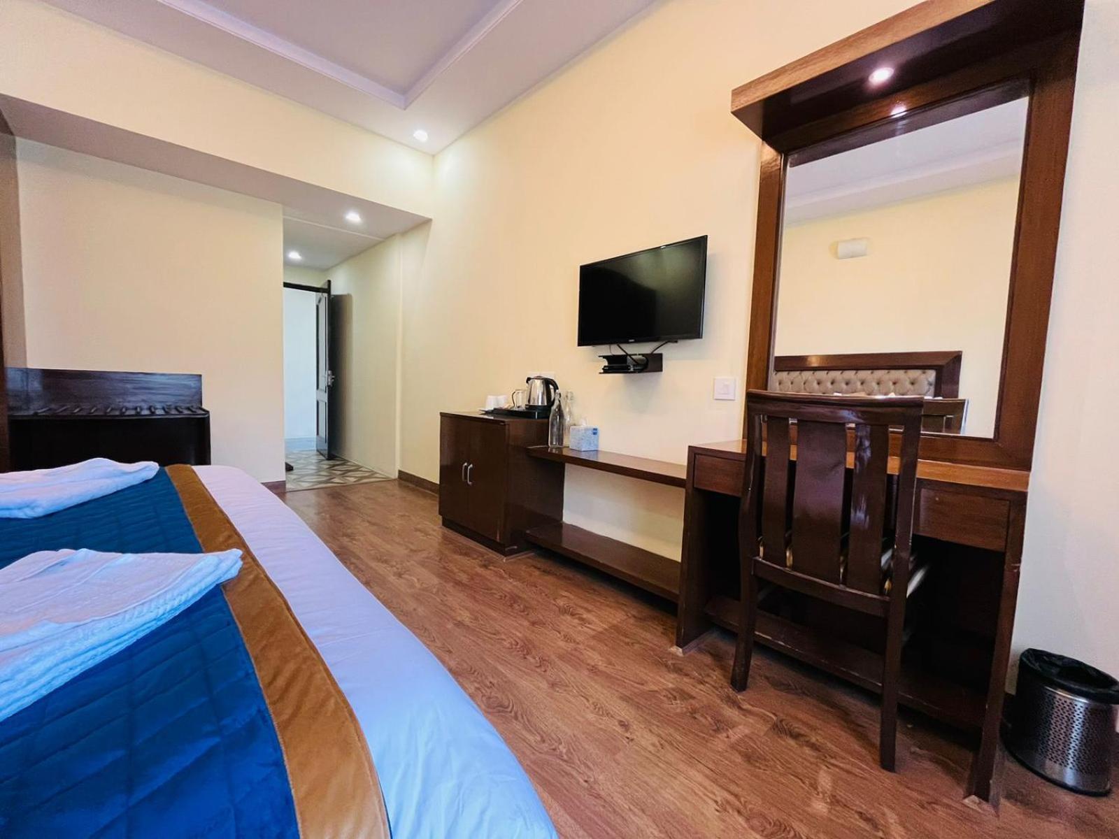 The Ashoka Inn 300Mts Walkable From Mall Road 西姆拉 外观 照片