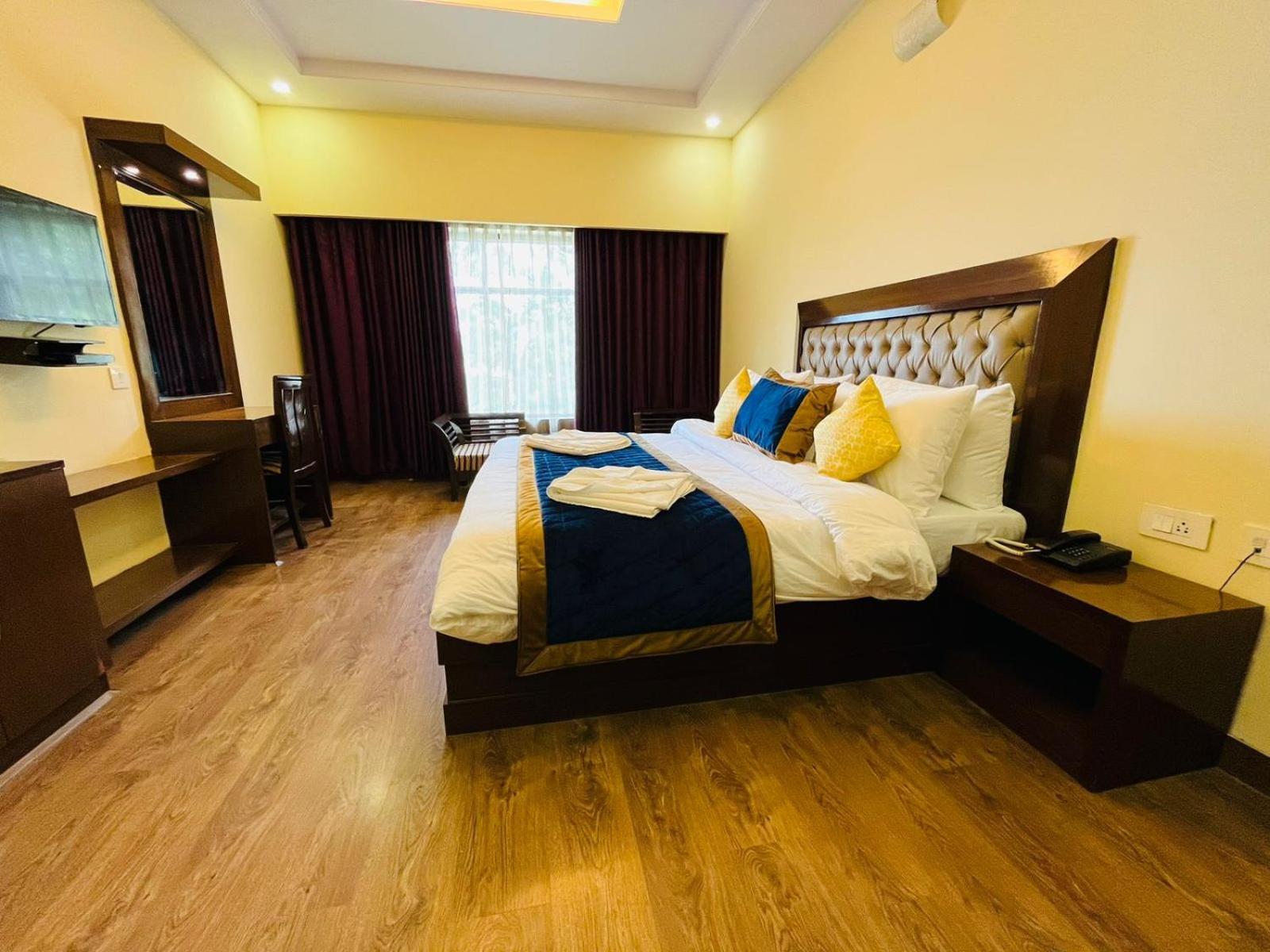 The Ashoka Inn 300Mts Walkable From Mall Road 西姆拉 外观 照片